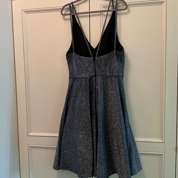 Blue Sparkle Low V-neck Strappy Back Homecoming/Formal Dress Size 4 - Picture 2 of 4
